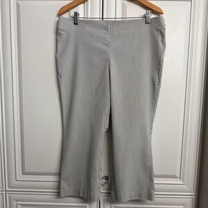 Counterparts Size Large White with Black Pinstripes Pull-On Capri Pants Stretchy